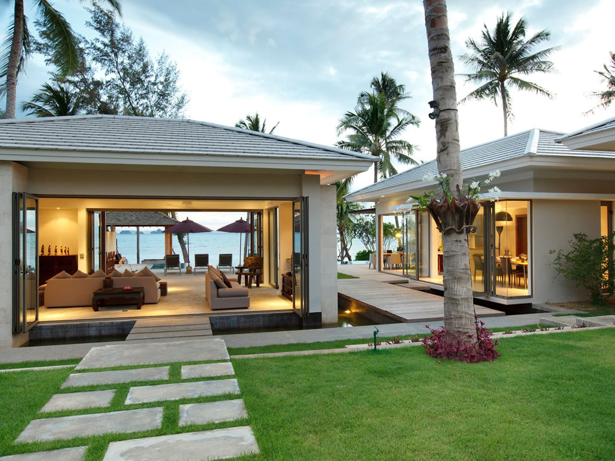 Inasia Samui — beach front wedding venue in Koh Samui, Thailand · photo 7 of 11