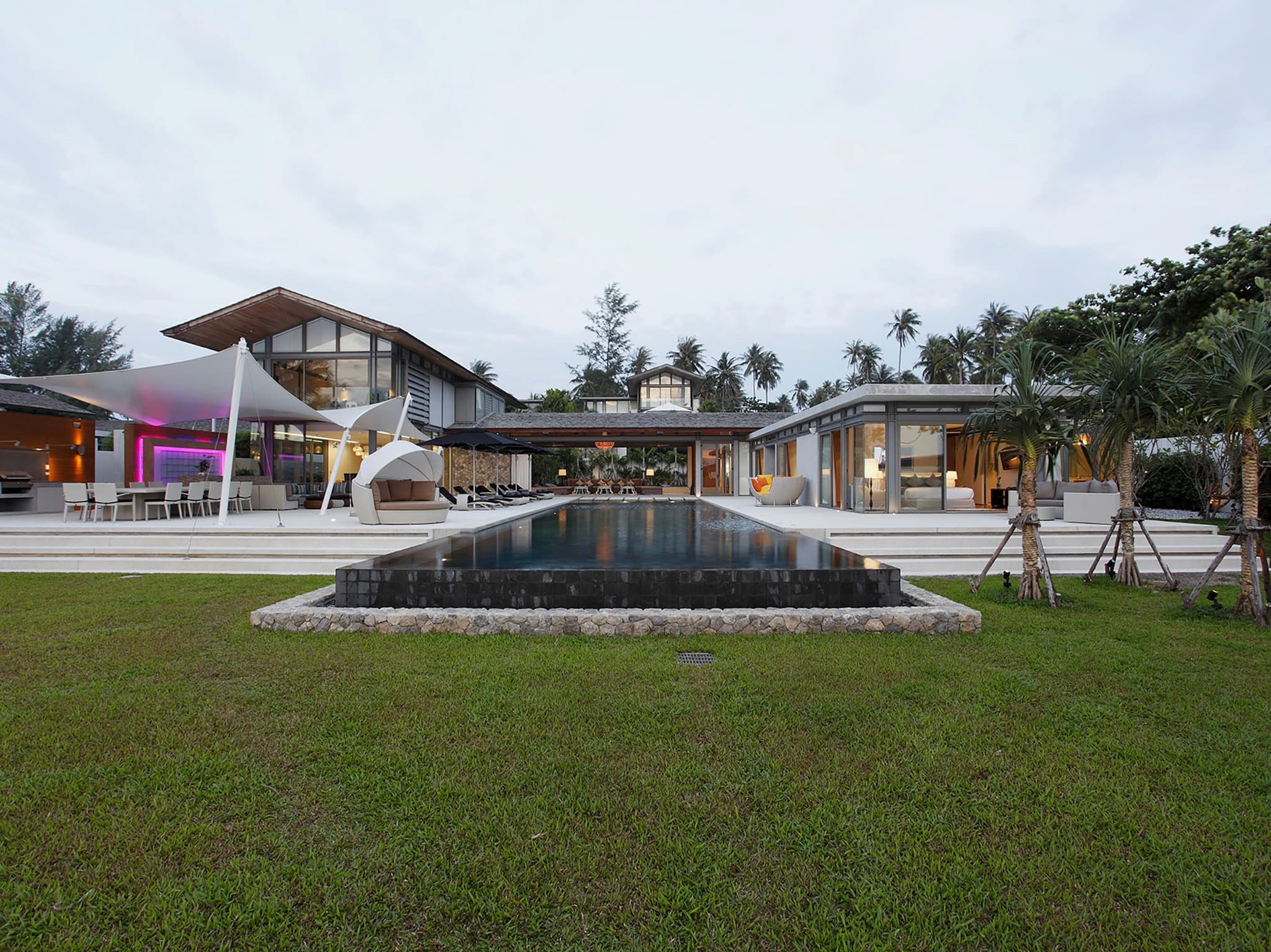 Villa Tievoli — cliff front wedding venue in Natai Beach, Thailand · photo 6 of 8