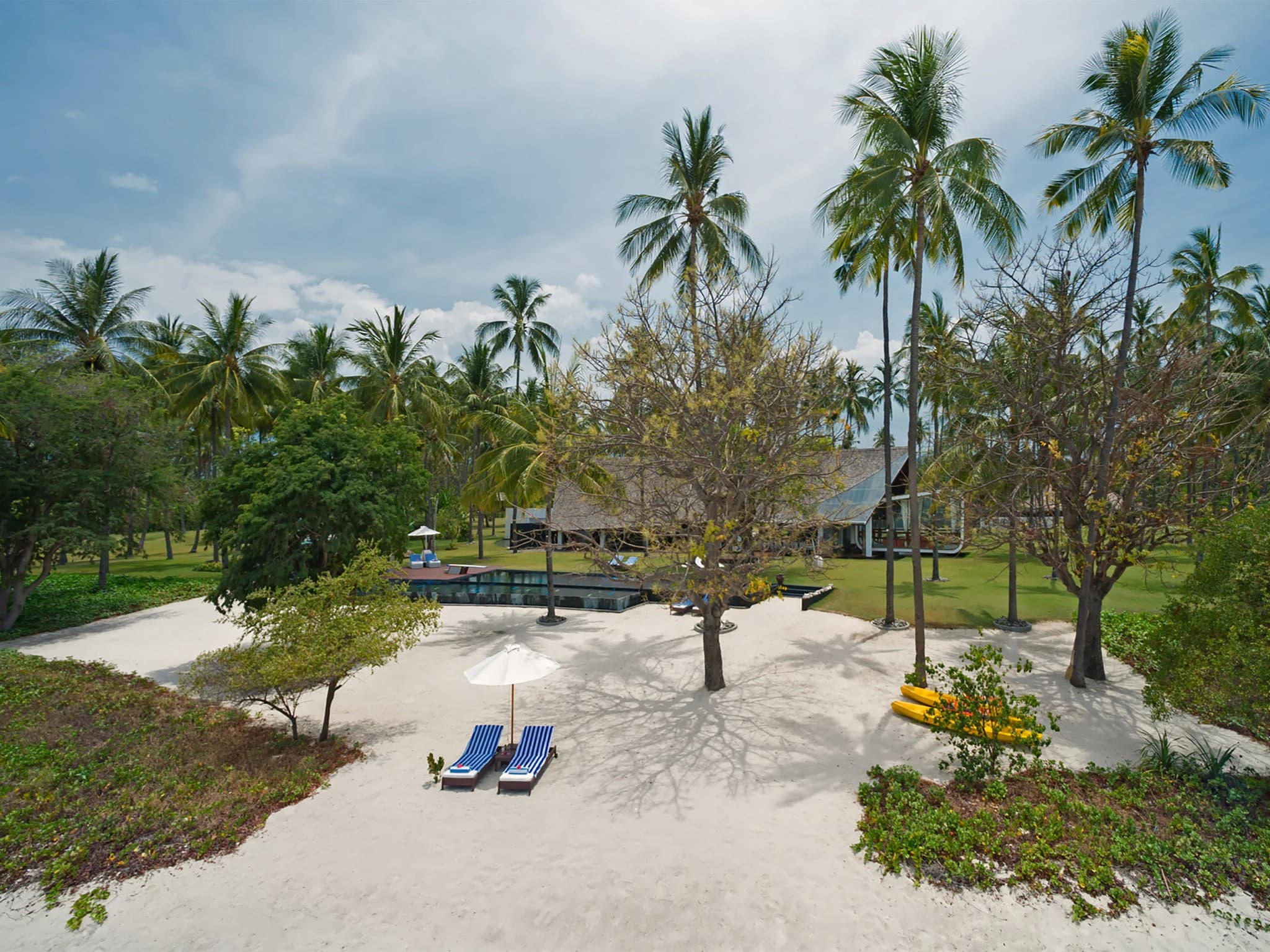 Villa Sapi — beachfront wedding venue in Lombok, Indonesia · photo 7 of 9