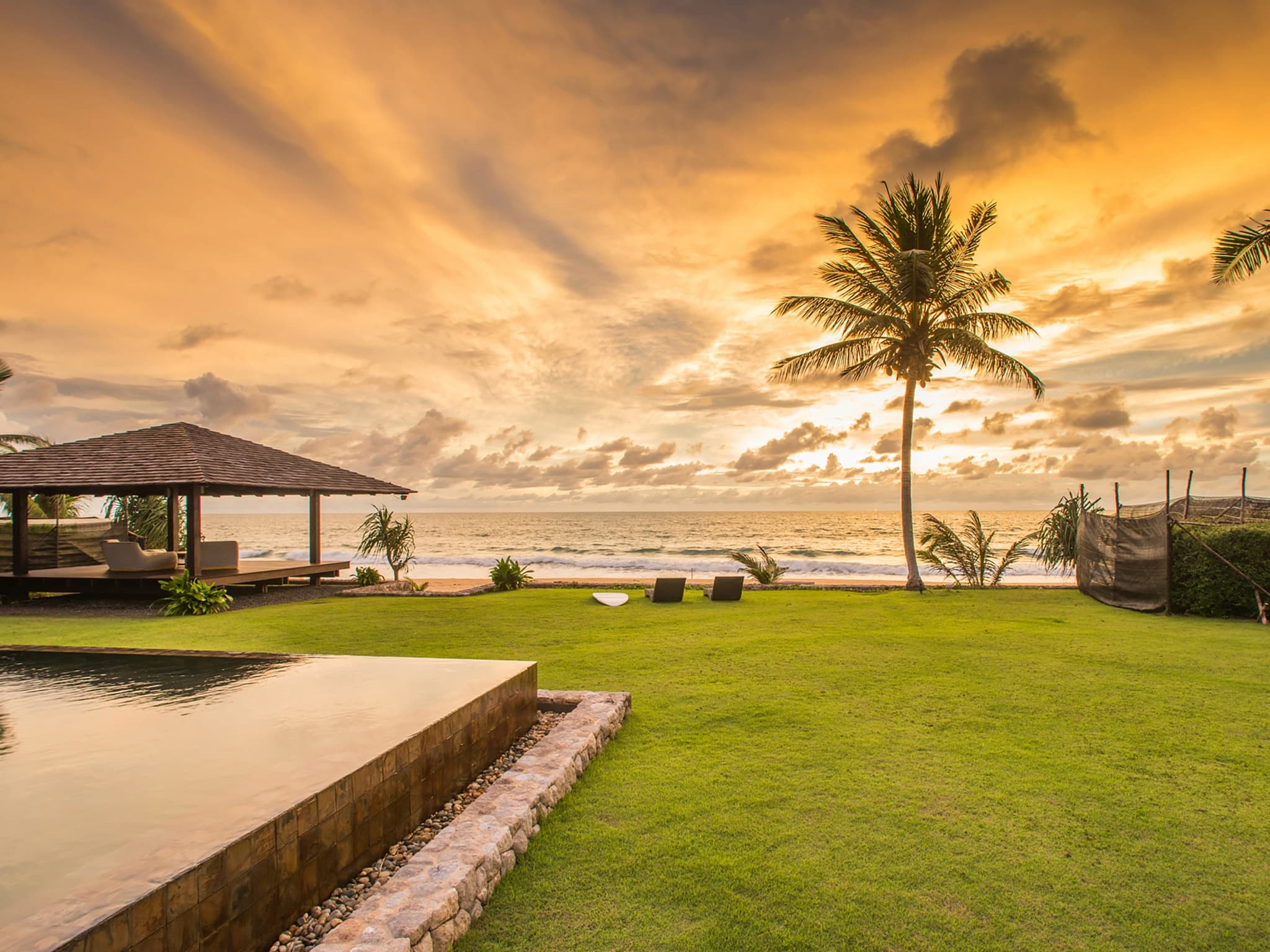 Villa Essenza — cliff front wedding venue in Natai Beach, Thailand · photo 4 of 11