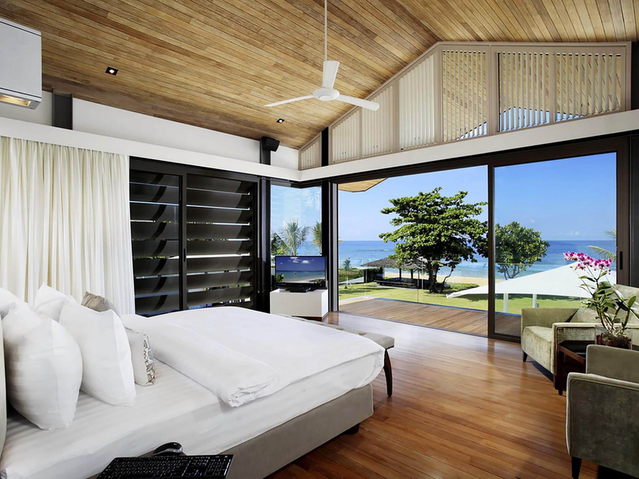 Villa Cielo — cliff front wedding venue in Natai Beach, Thailand · photo 8 of 8