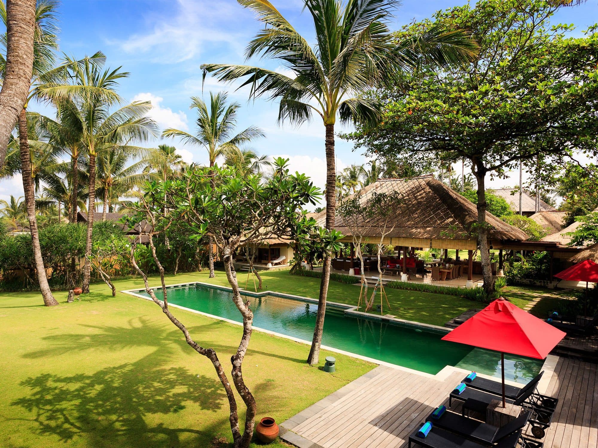 Villa Maridadi — the pool and loungers in the garden · Cemagi, Indonesia