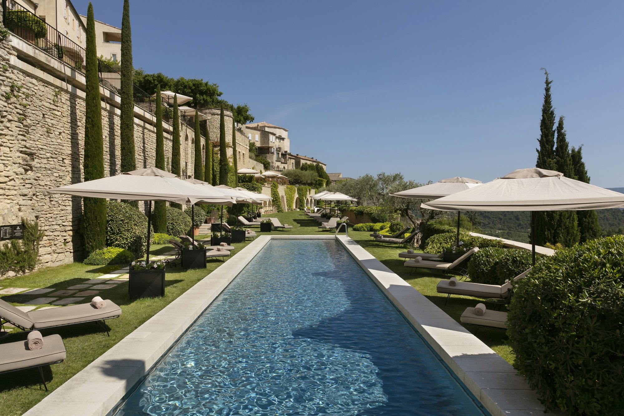 Provence Wedding Cost: Bastide Hire, Vendors & Budgets (2026)